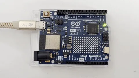 Arduino Uno R4 WiFi Blink LED